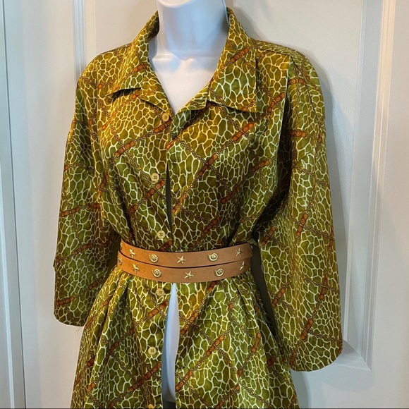 Green Button Down Top Giraffe & Gold Chain Print - Picture 4 of 5